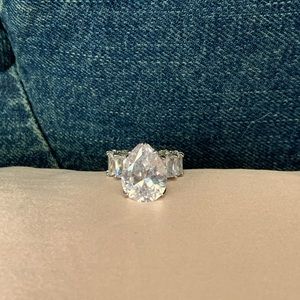 Pear Shape Ring 🤍💎